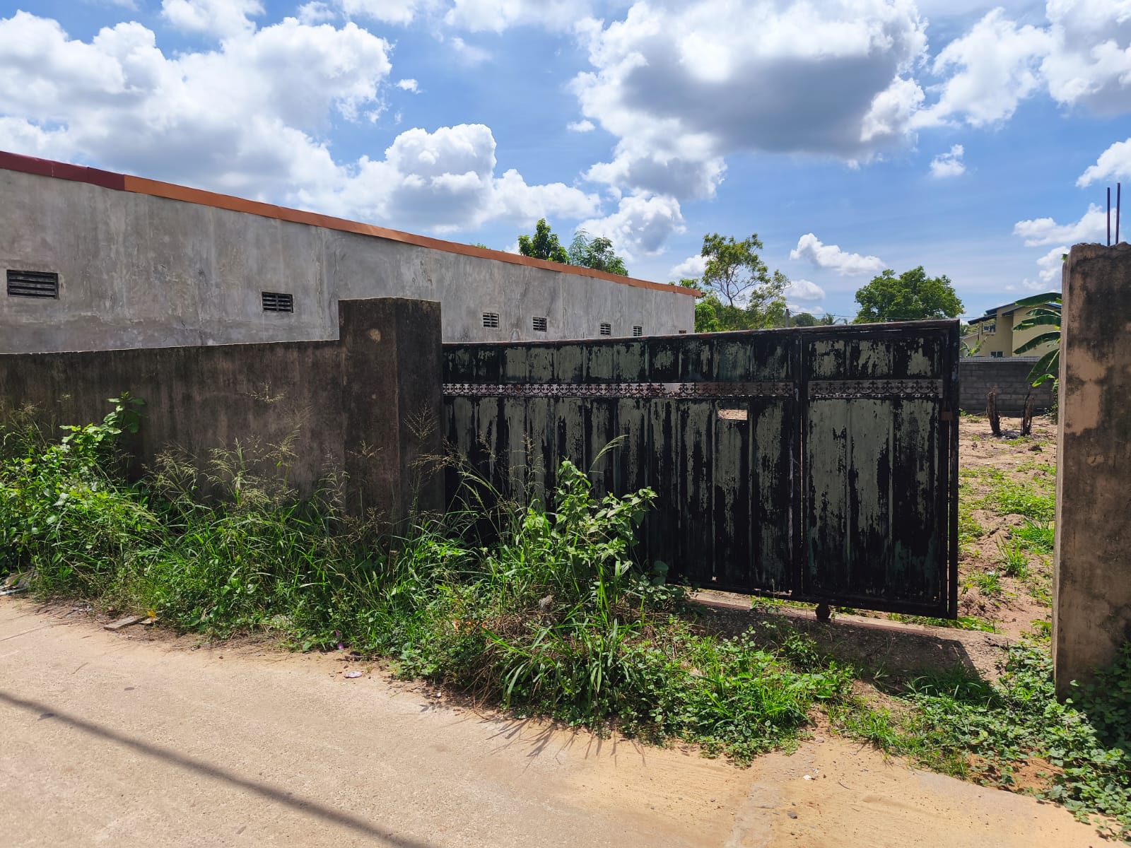 අගනා හතරැස් ඉඩමක් ඒකල නිවාසිපුර නිවාස සංකීර්ණය අසලින්