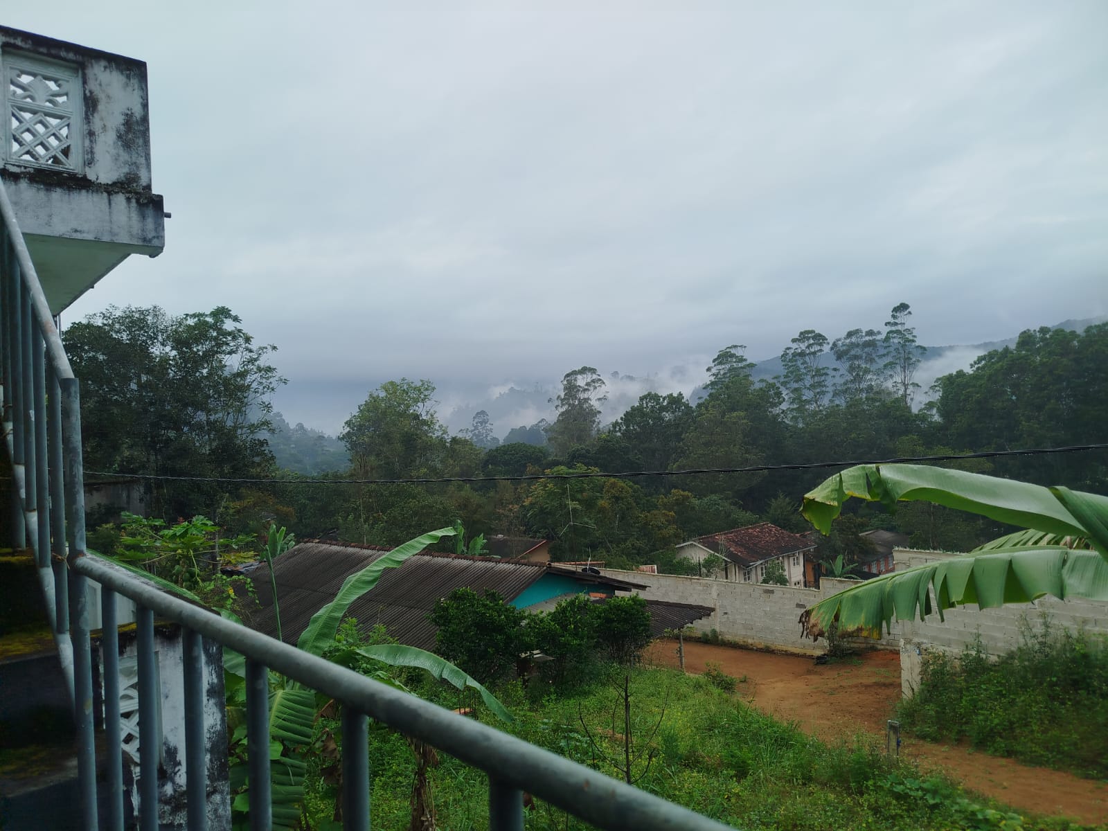 ඉඩම සමග දෙමල් නිවසක් විකිනීමට – බණ්ඩාරවෙල