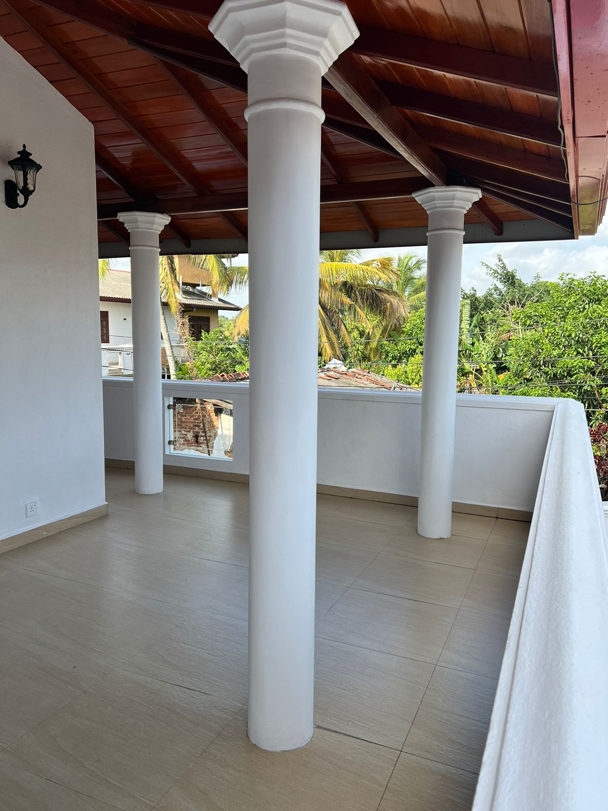 6-Bedroom Two-Storey House for Sale in Piliyandala