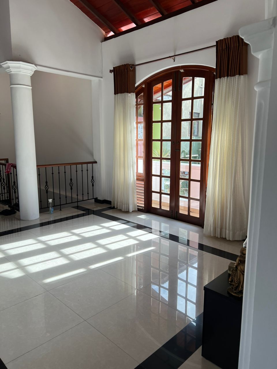 6-Bedroom Two-Storey House for Sale in Piliyandala