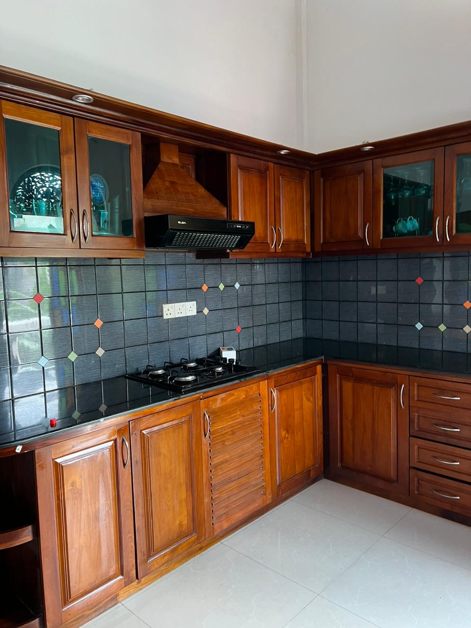 6-Bedroom Two-Storey House for Sale in Piliyandala