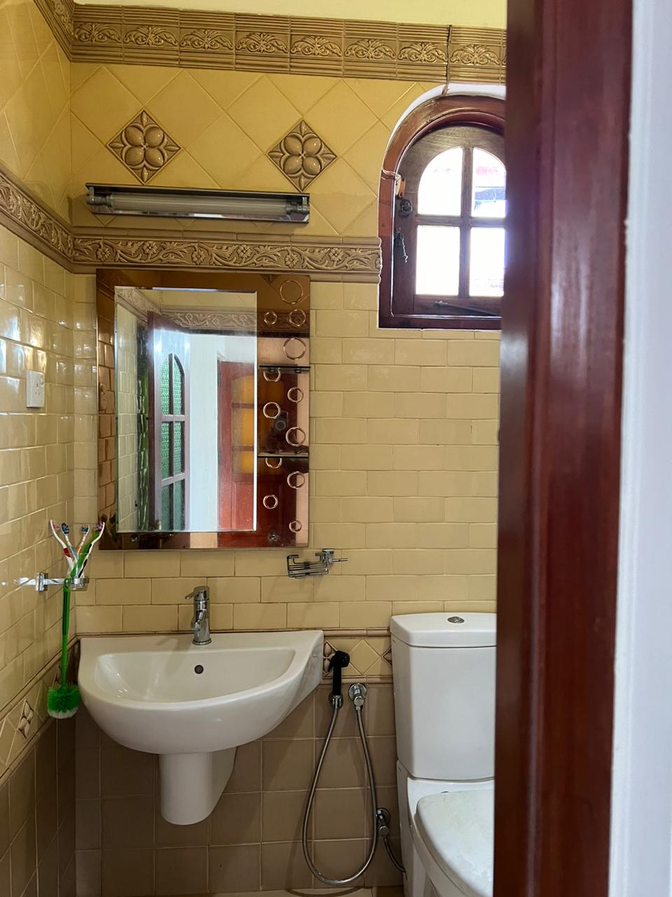 6-Bedroom Two-Storey House for Sale in Piliyandala