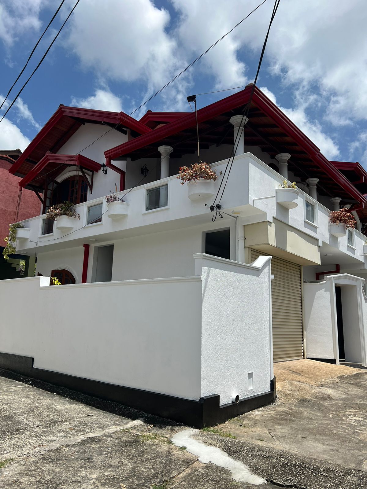 6-Bedroom Two-Storey House for Sale in Piliyandala