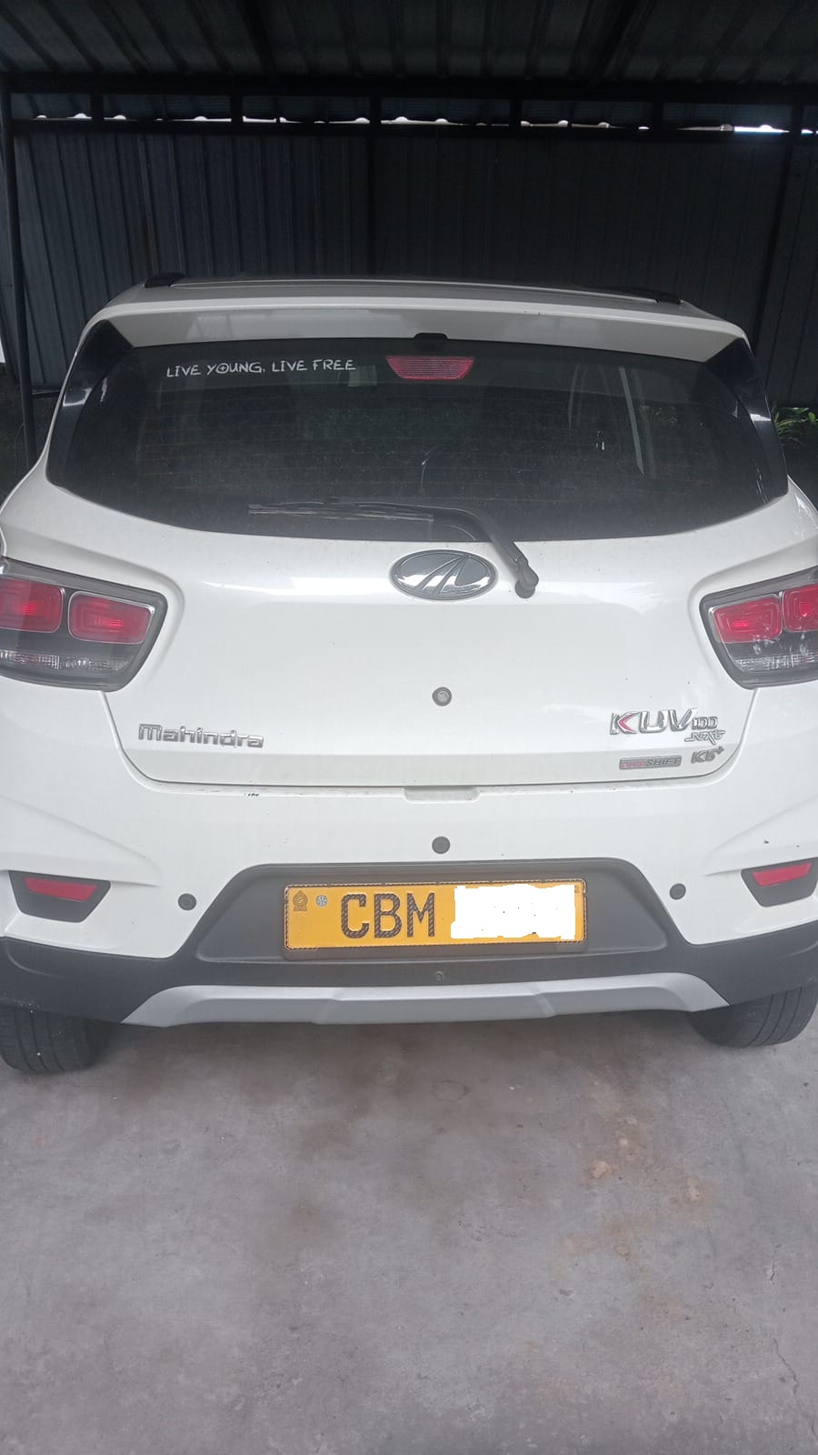 Mahindra KUV 100 2023