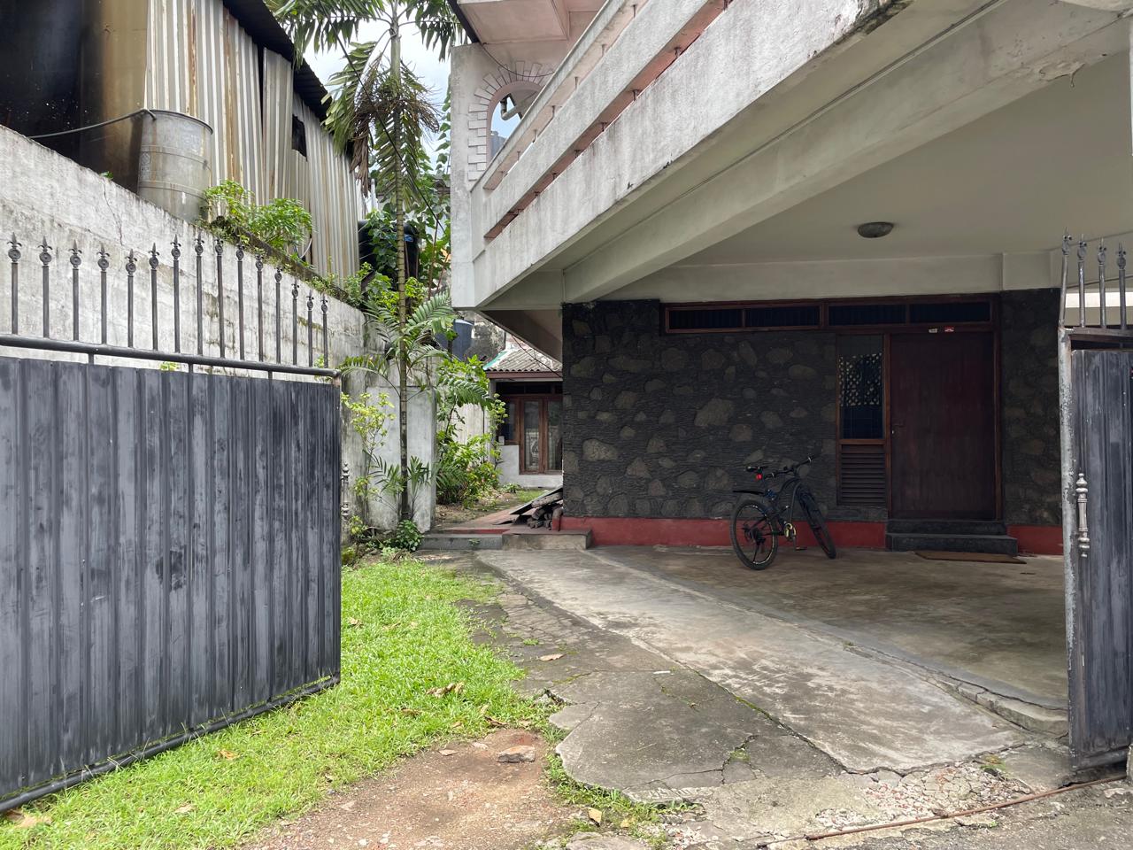 Land with House for Sale Kirulapone
