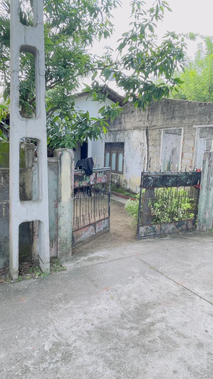Land with House for Sale in Kandana