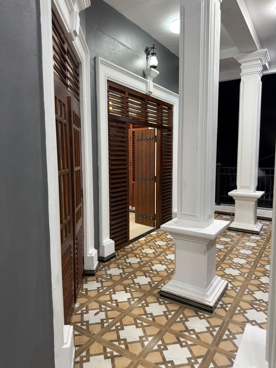 New Molding Design House Sale Wellampitya