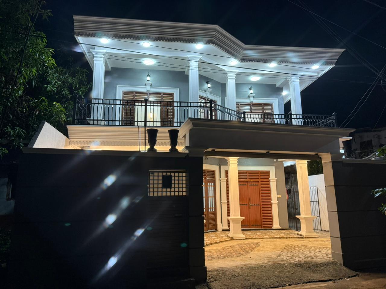 New Molding Design House Sale Wellampitya