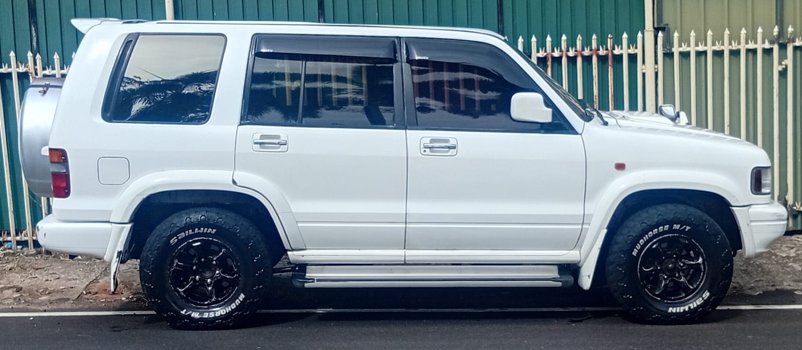 Isuzu Bighorn 1996