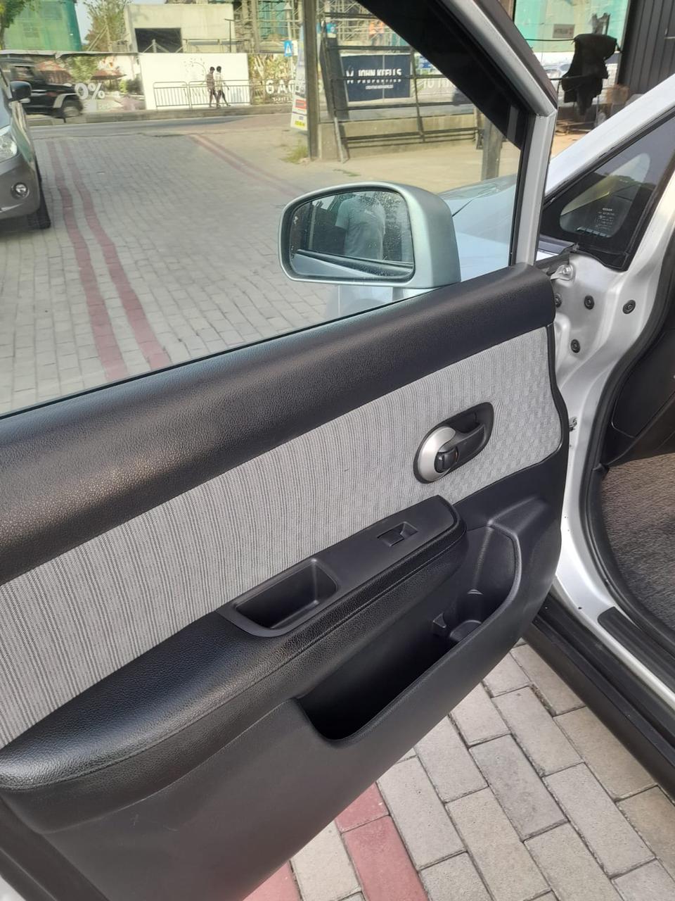 Nissan Tiida 2010