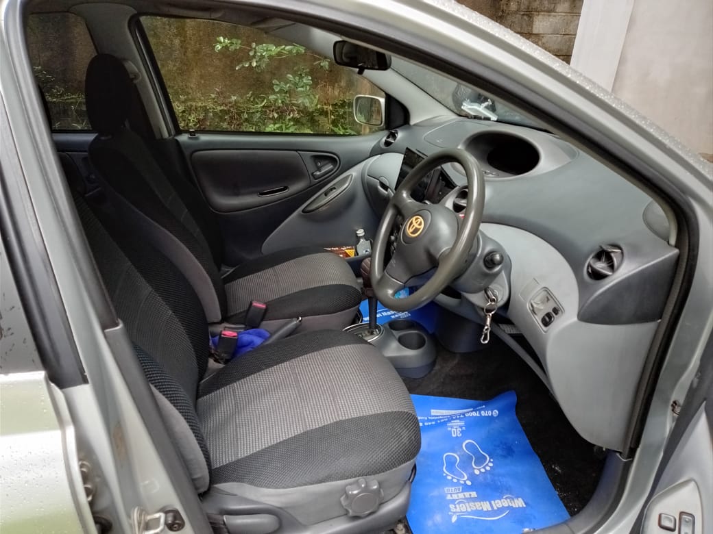 Toyota Vitz SCP 10 2002