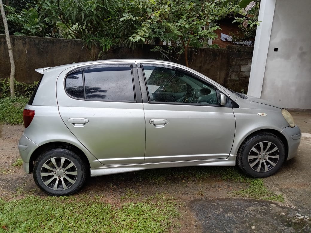 Toyota Vitz SCP 10 2002