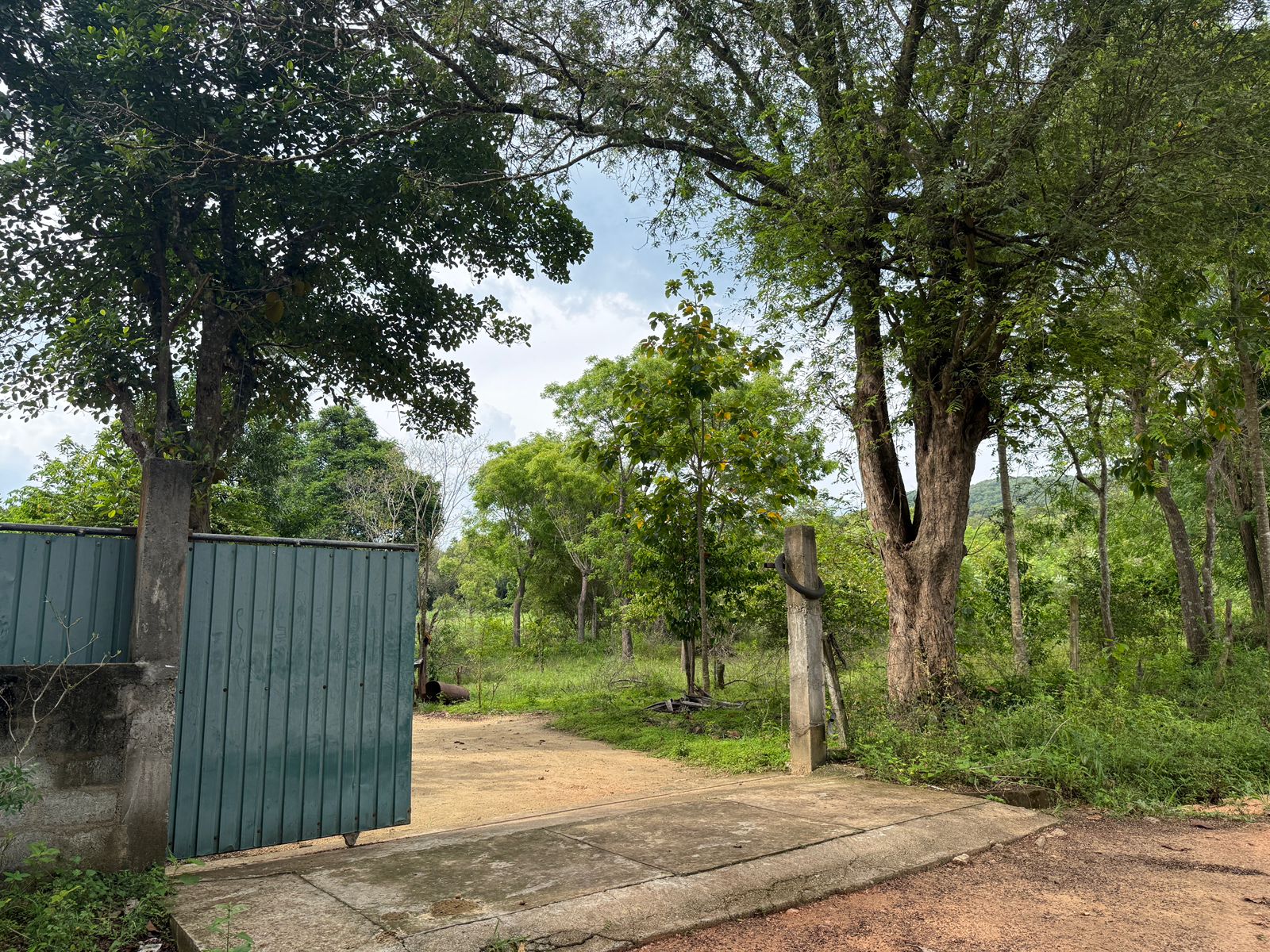 Land with House for Sale – Madatugama