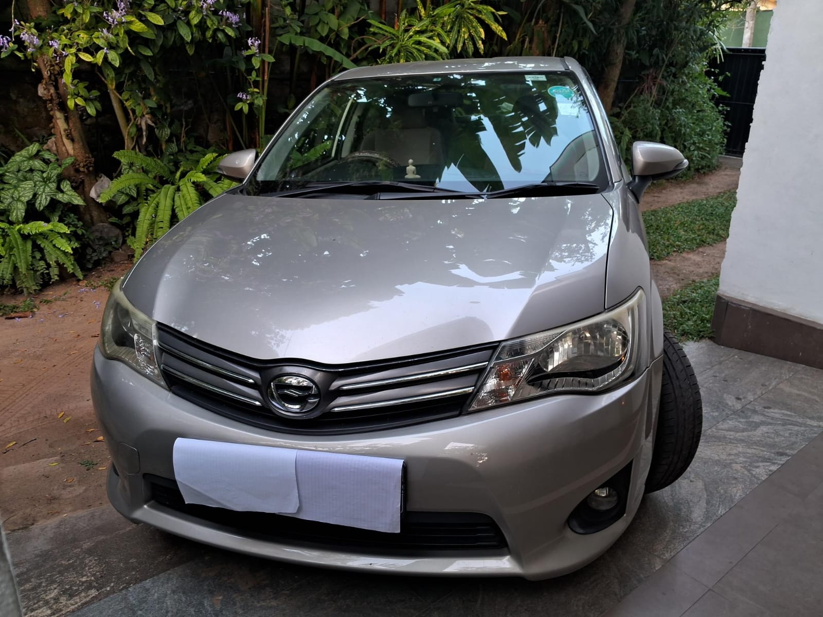 Toyota Axio 2012
