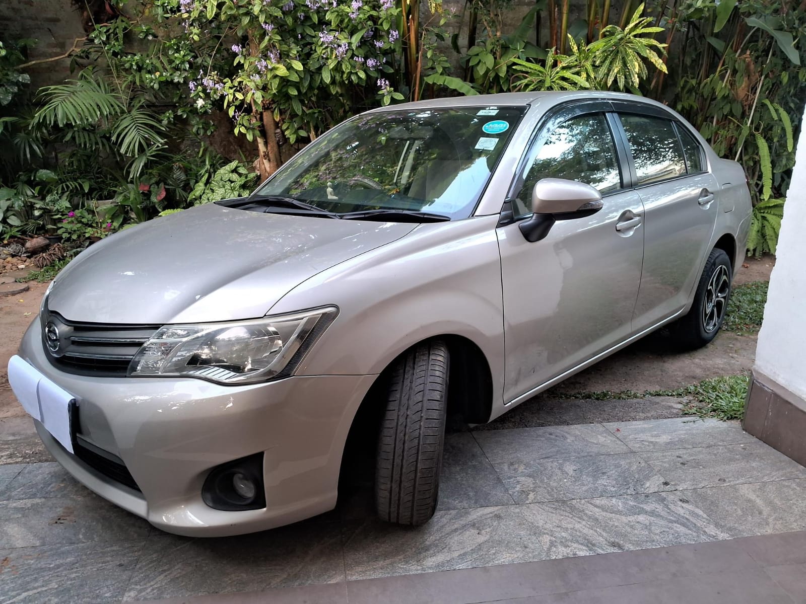 Toyota Axio 2012