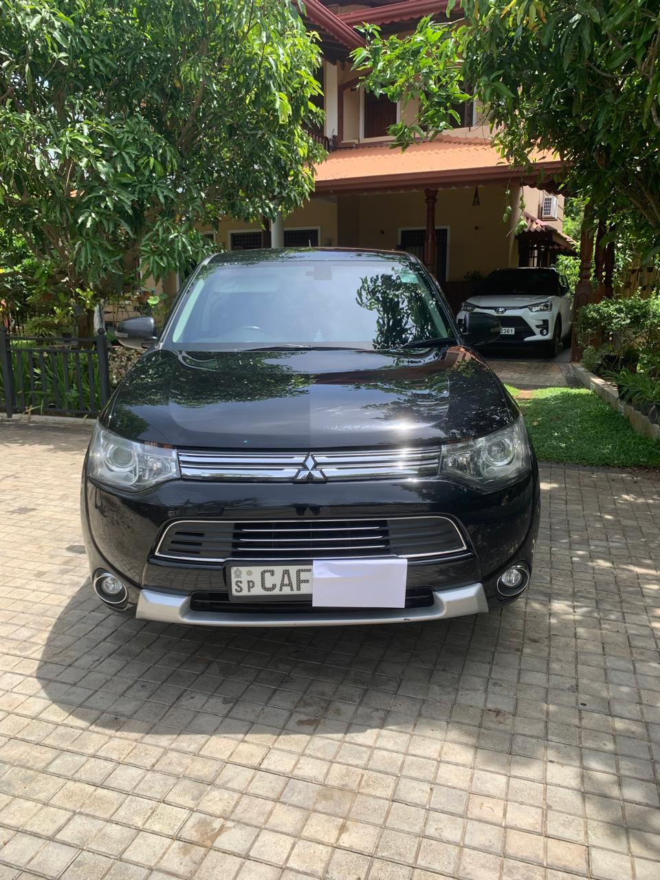 Mitsubishi Outlander PHEV G Navi 2015