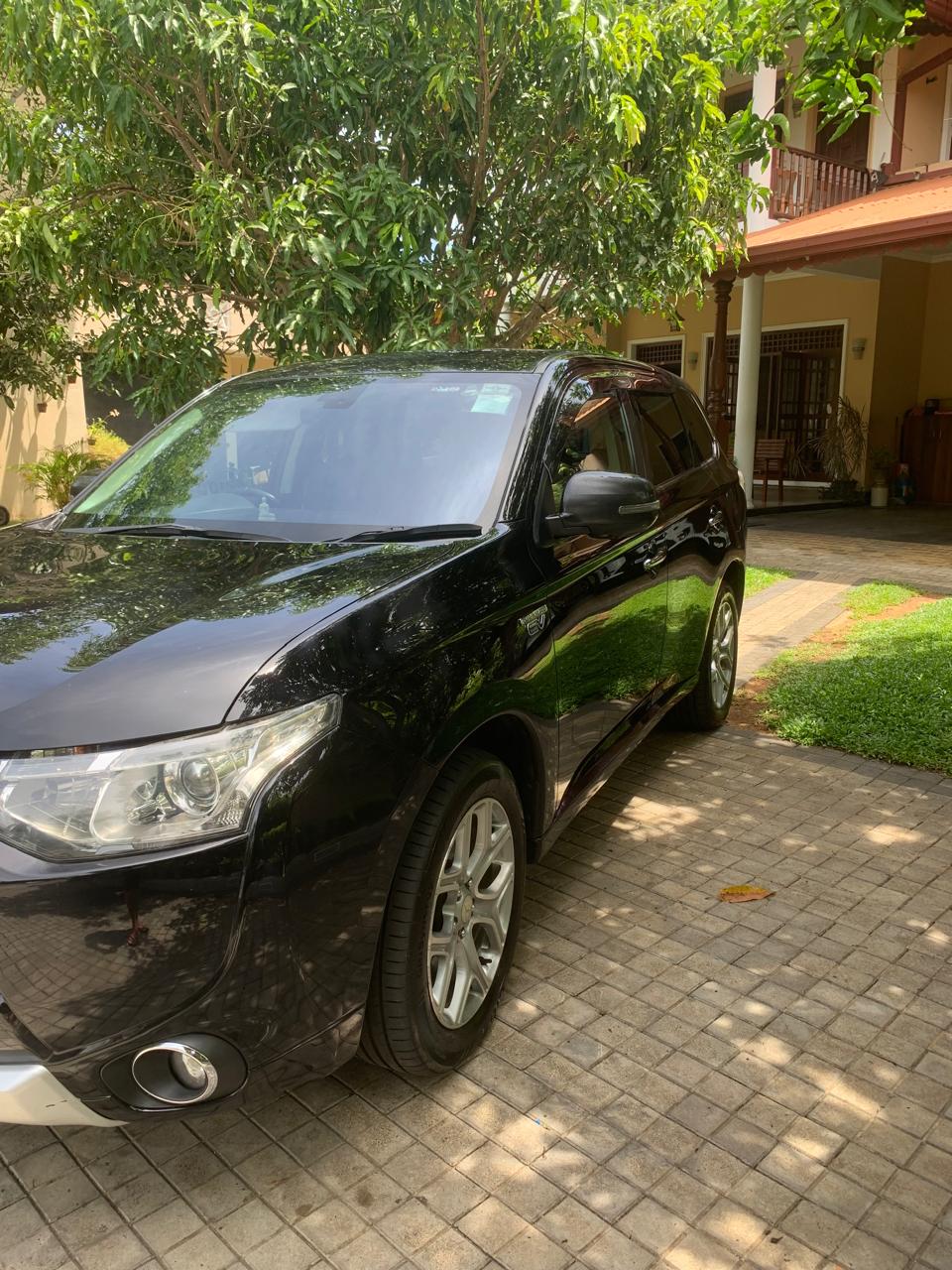 Mitsubishi Outlander PHEV G Navi 2015