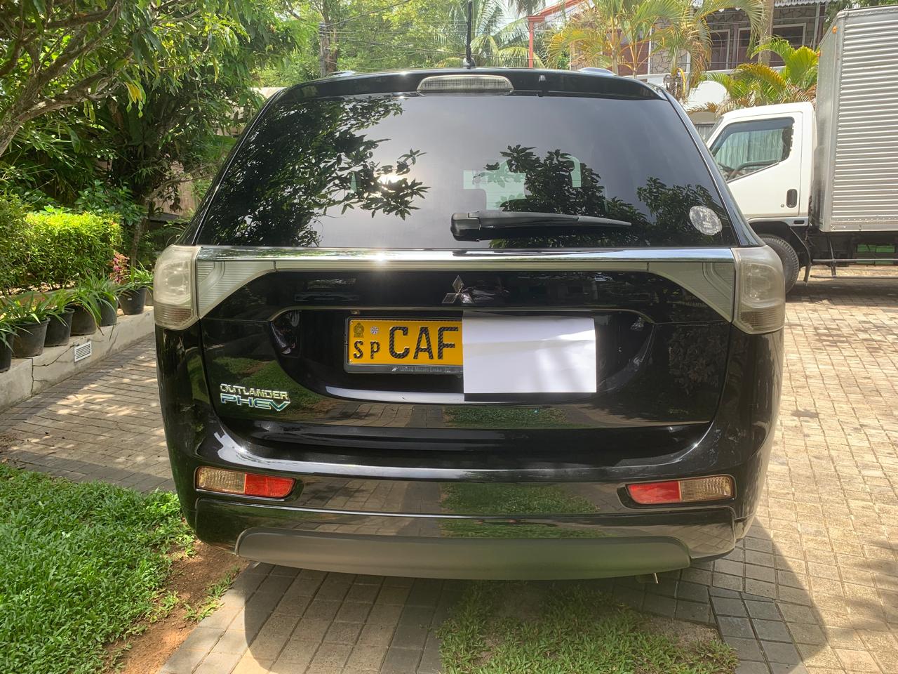 Mitsubishi Outlander PHEV G Navi 2015