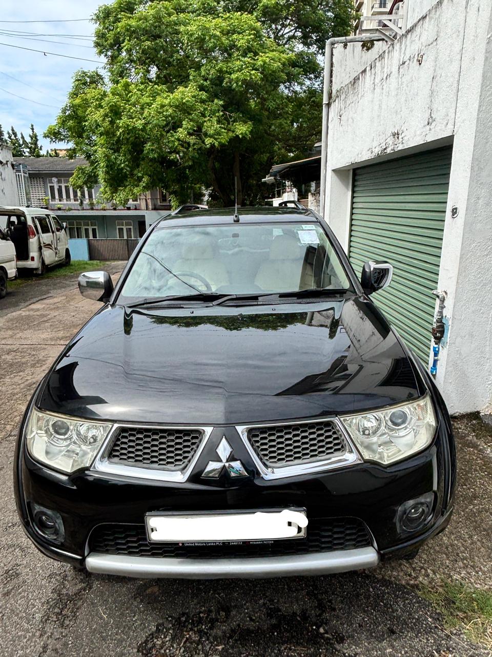 Mitsubishi Montero Sport 2012