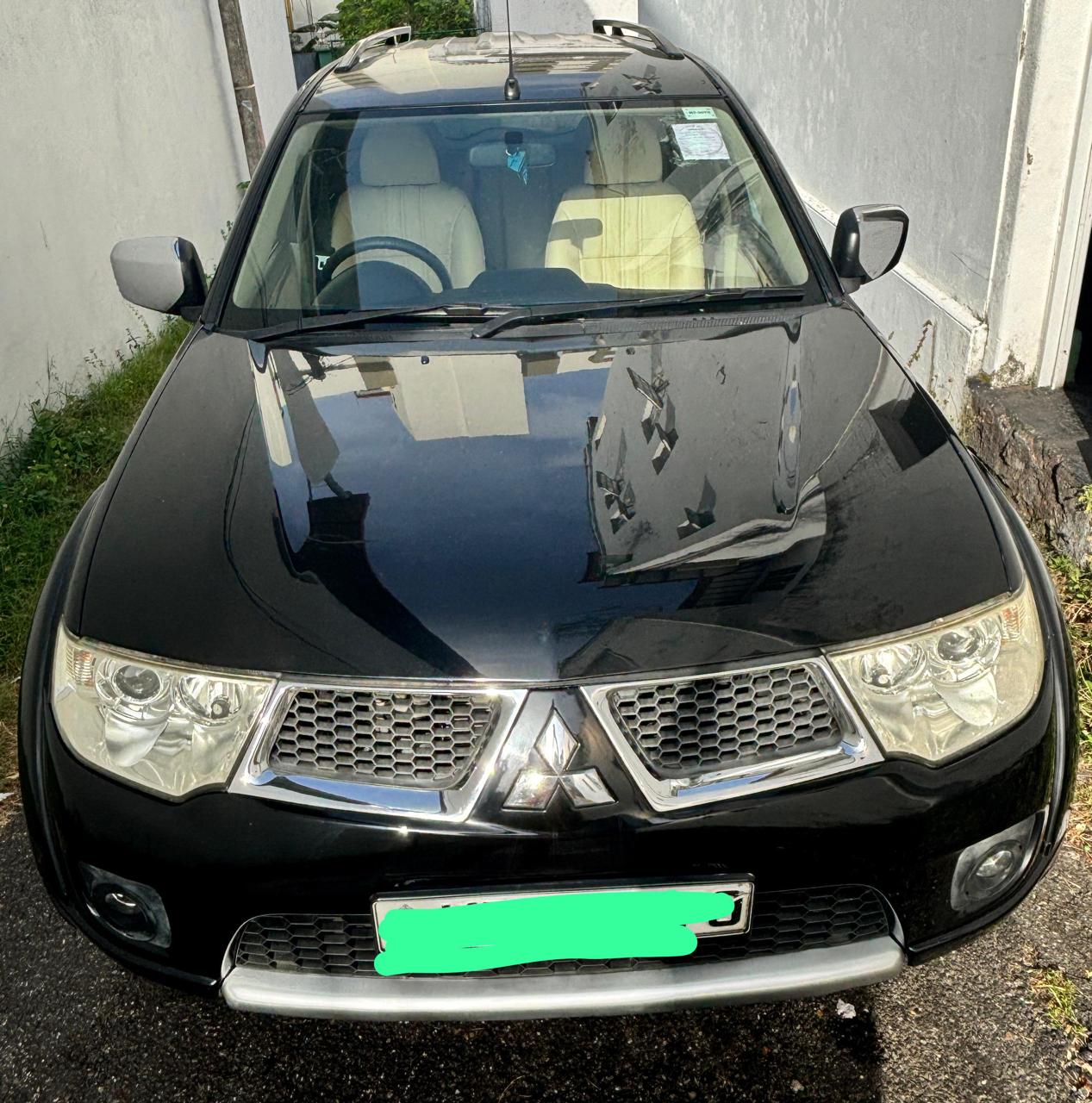 Mitsubishi Montero Sport 2012