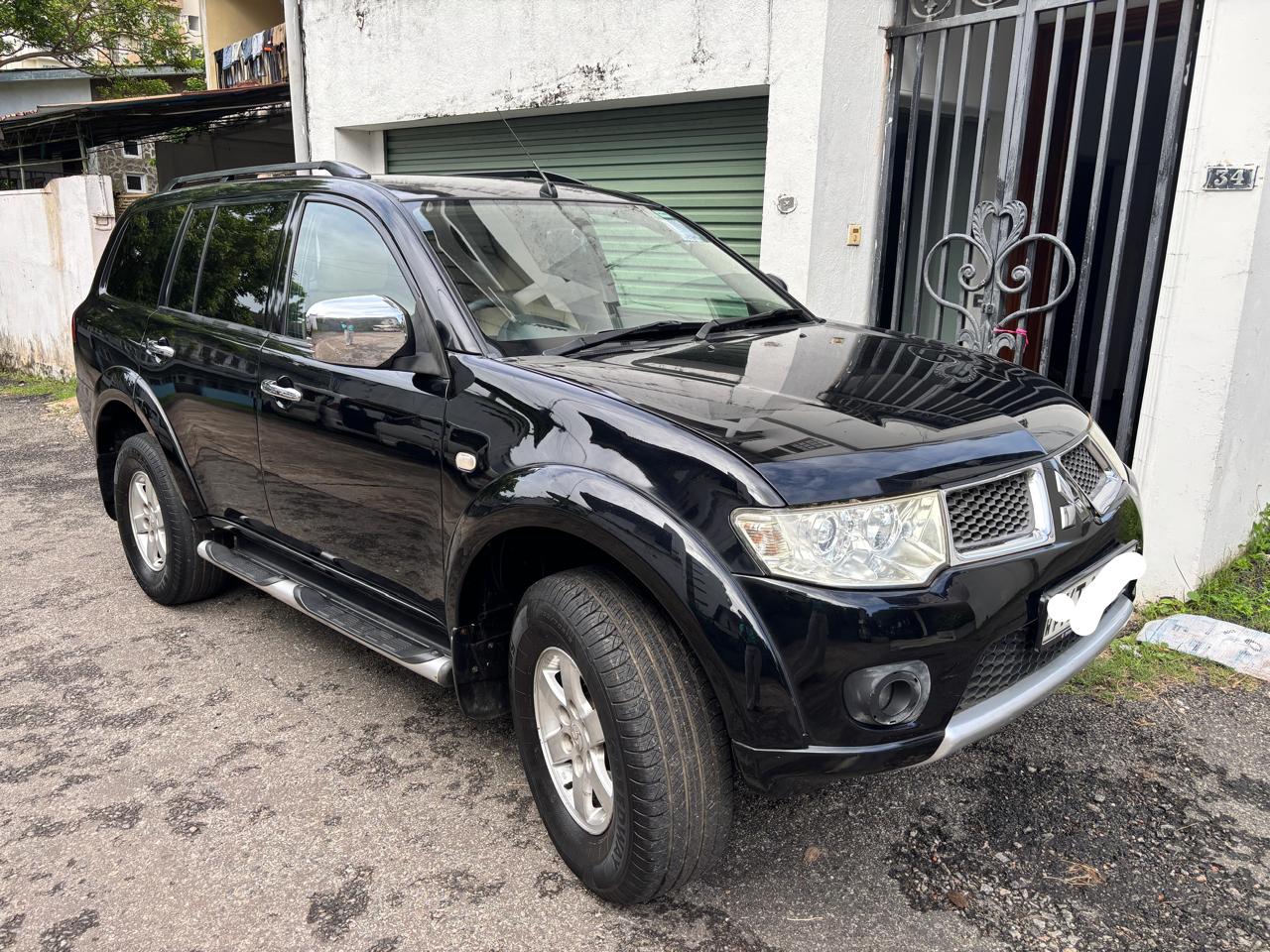 Mitsubishi Montero Sport 2012