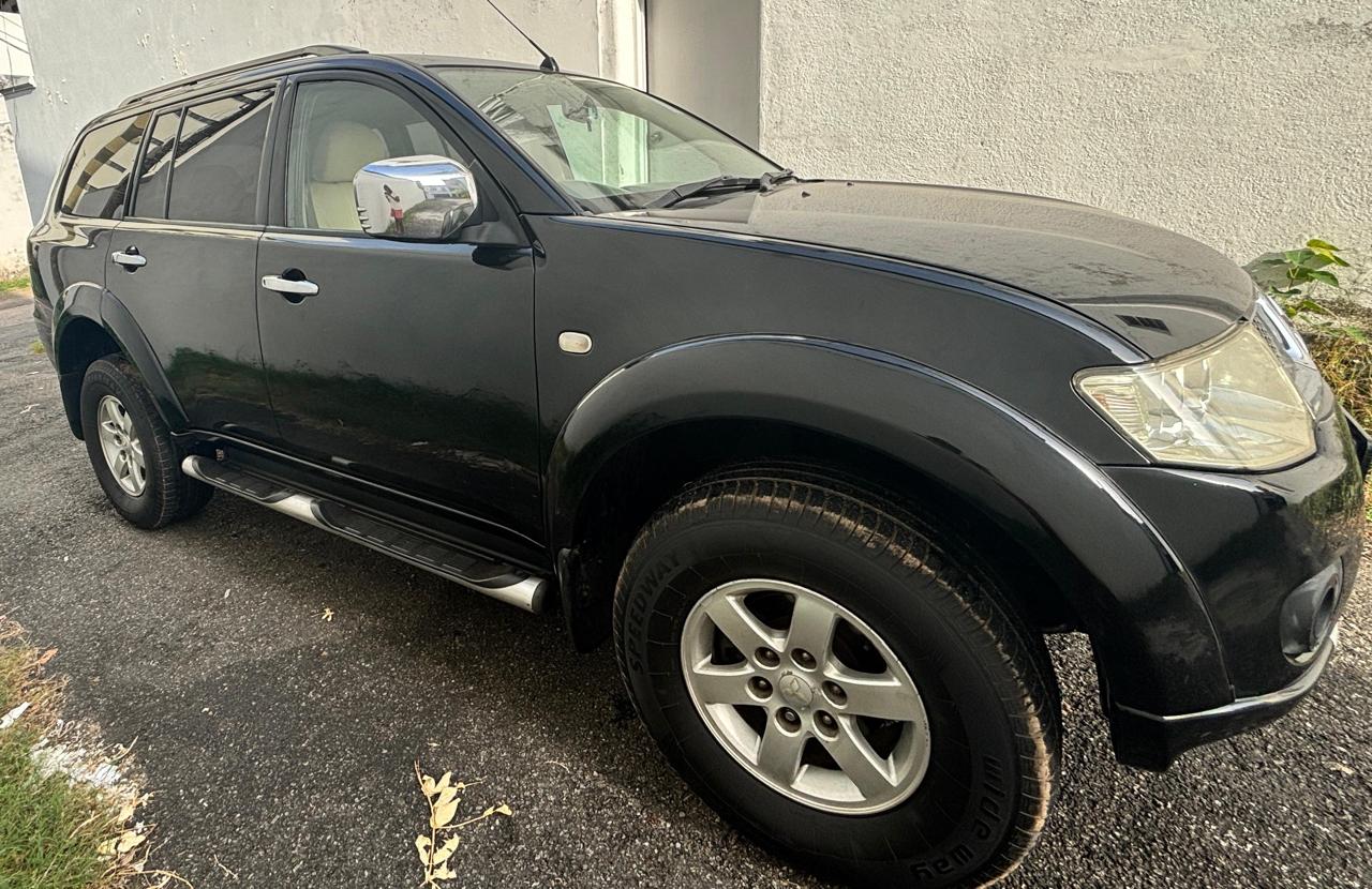 Mitsubishi Montero Sport 2012