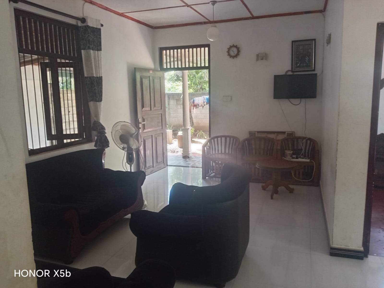 ගං වතුර අවදානමෙන් තොර අනුරාධපුර නගරයට ආසන්නව නිස්කලංක පරිසරයක අගනා නිවසක්