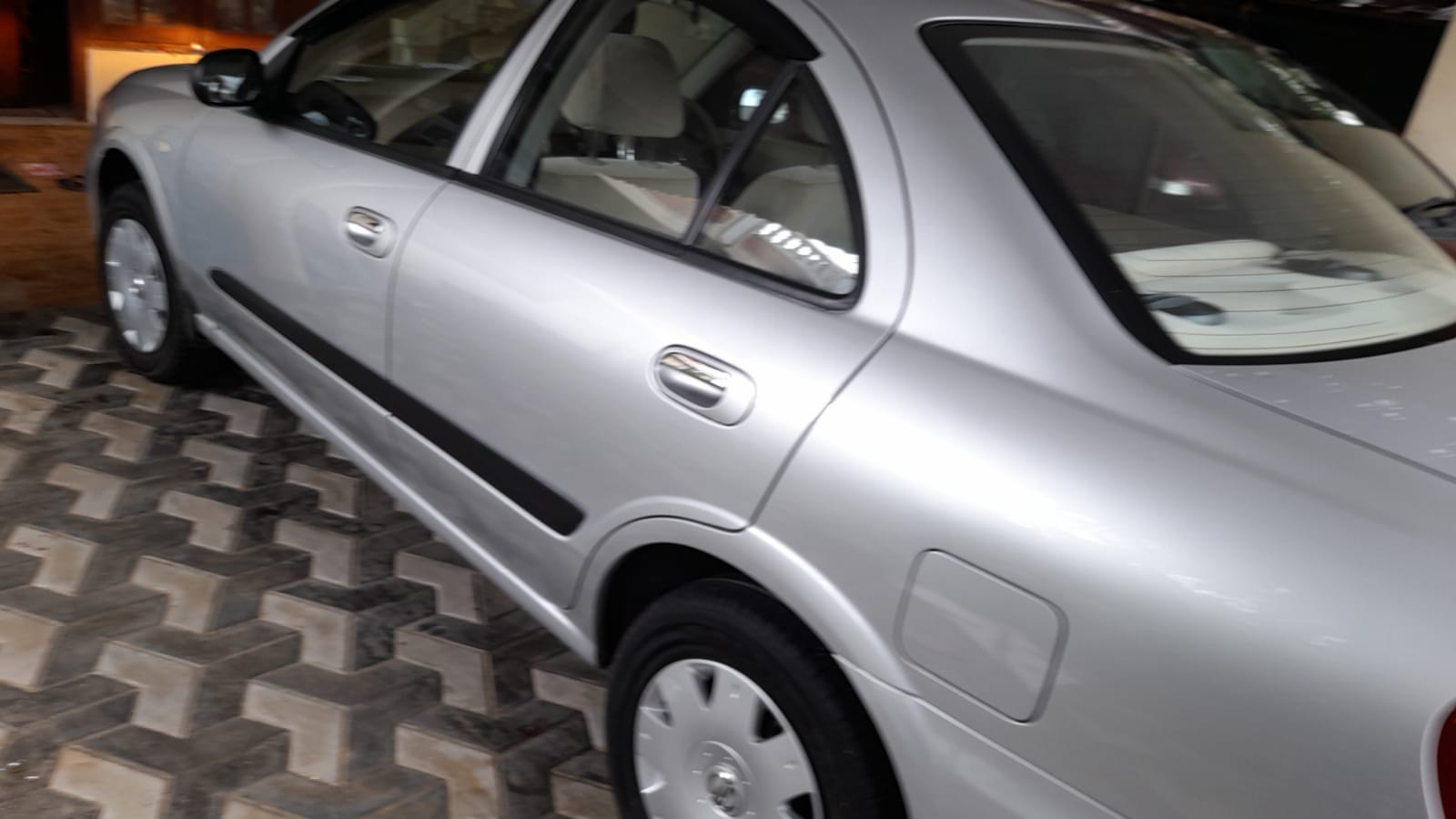 Nissan N16 2011