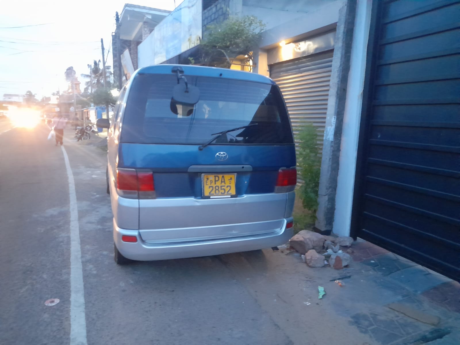 Toyota Regius 2000