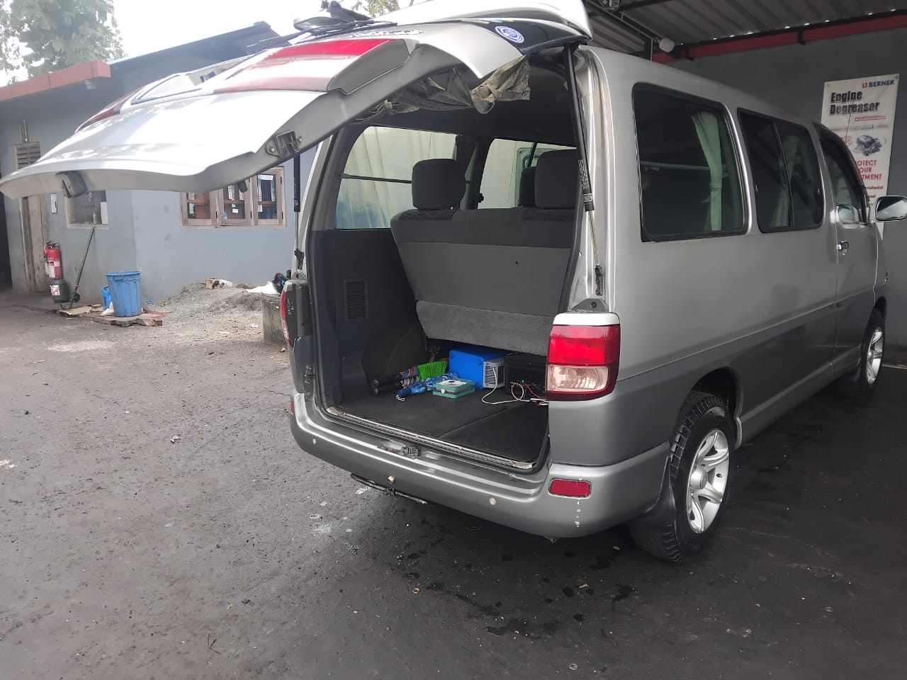 TOYOTA VAN 2005