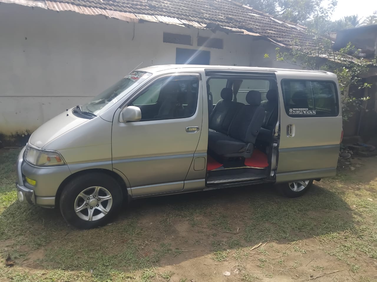 TOYOTA VAN 2005