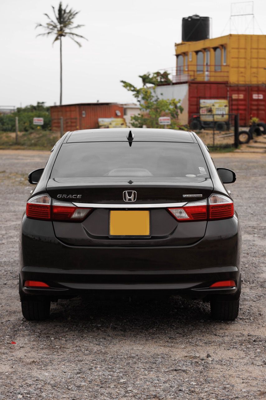 Honda Grace 2015