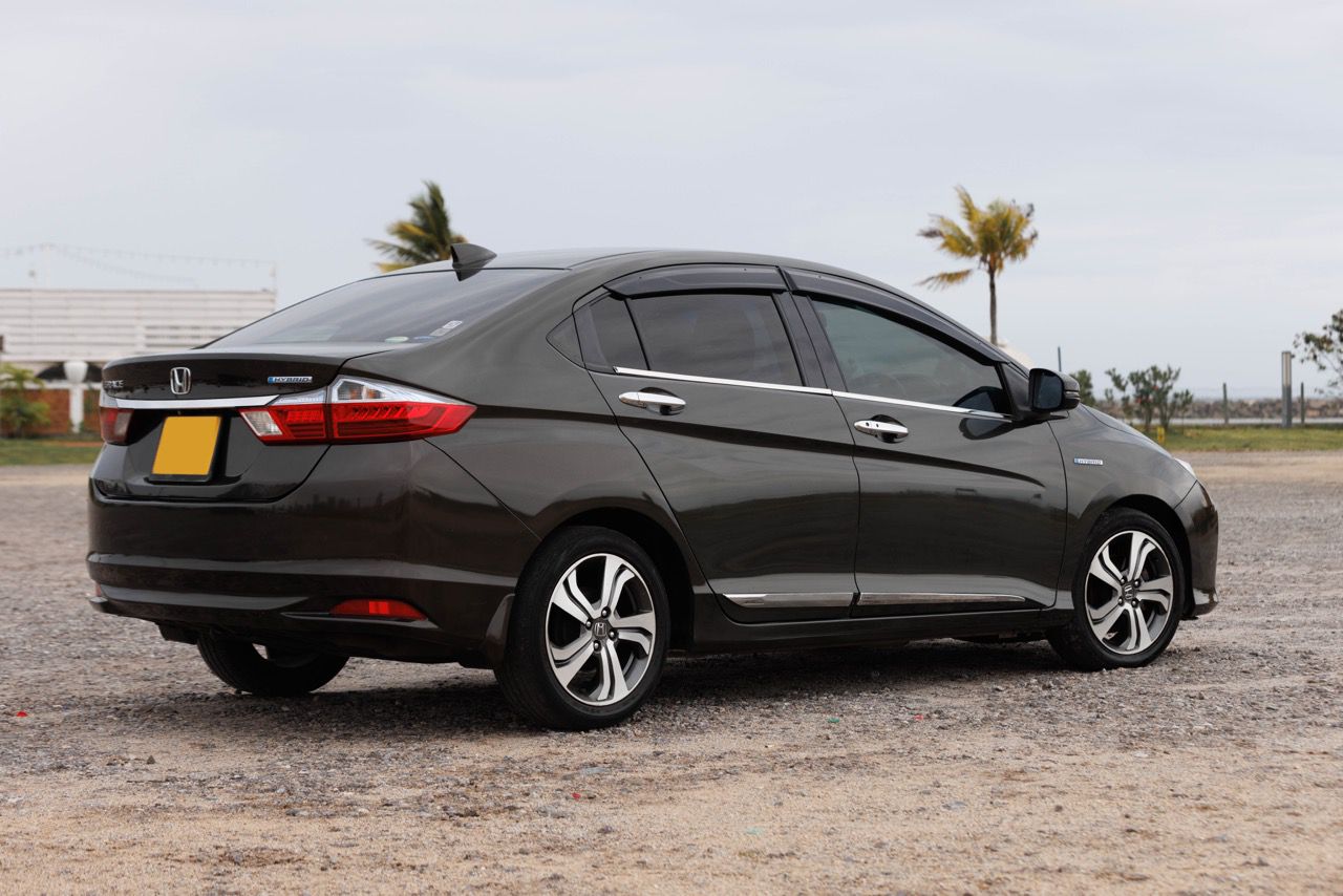 Honda Grace 2015