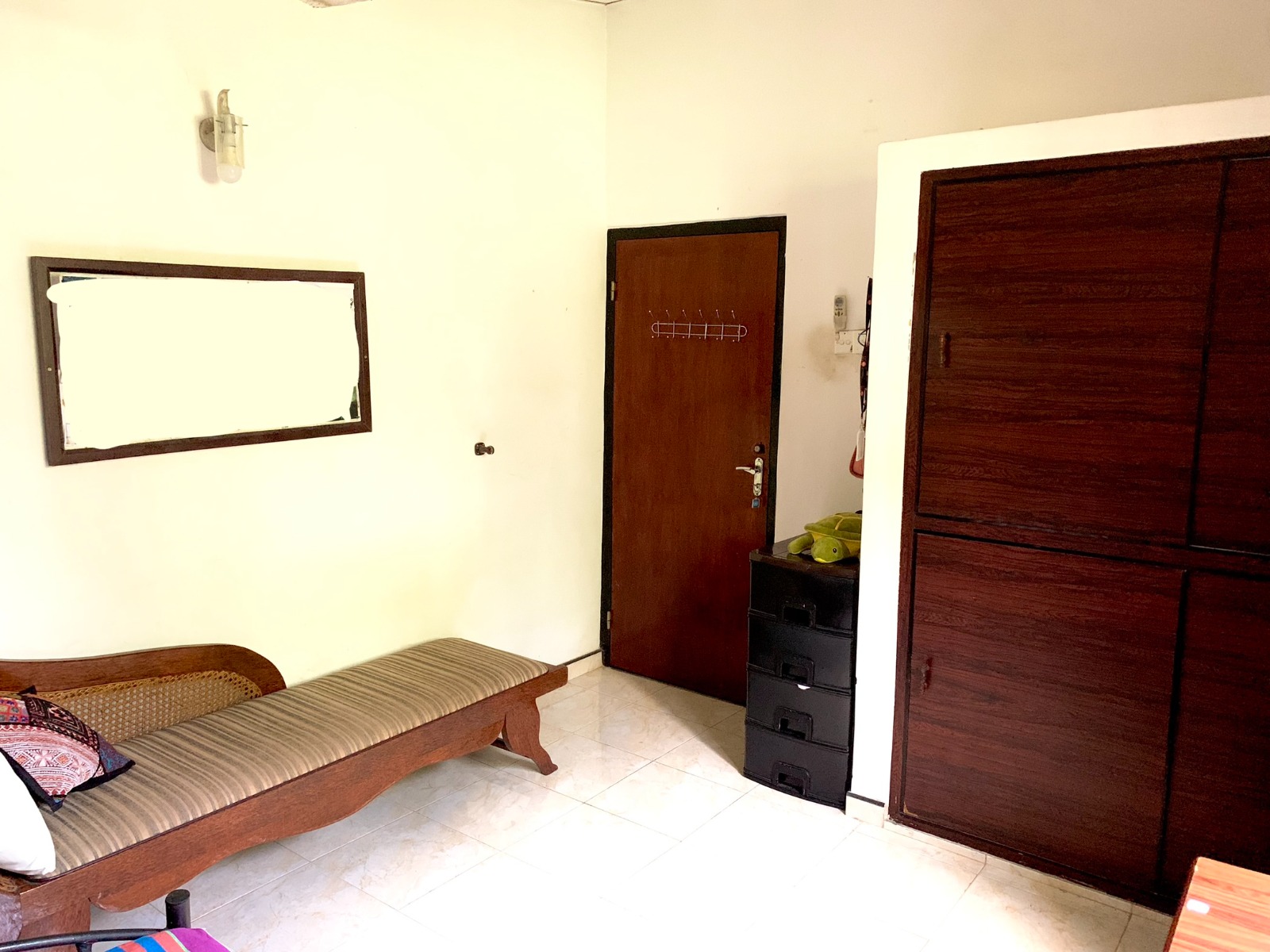 Spacious 5 Bedroom Family Home with Expansion Potential in Athurugiriya