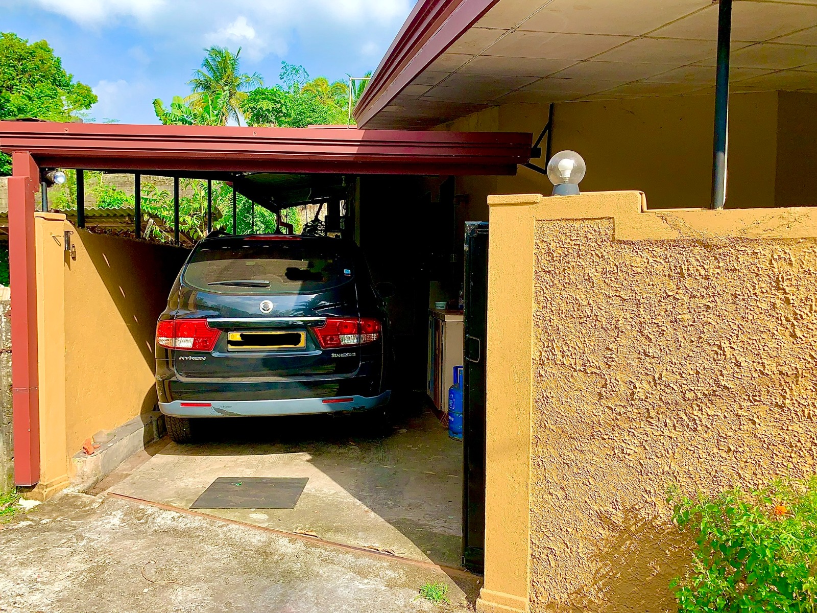 Spacious 5 Bedroom Family Home with Expansion Potential in Athurugiriya