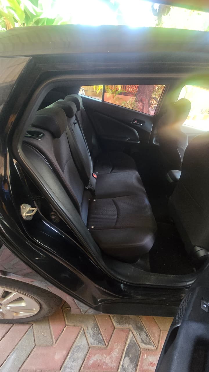 Toyota Prius V4 2016