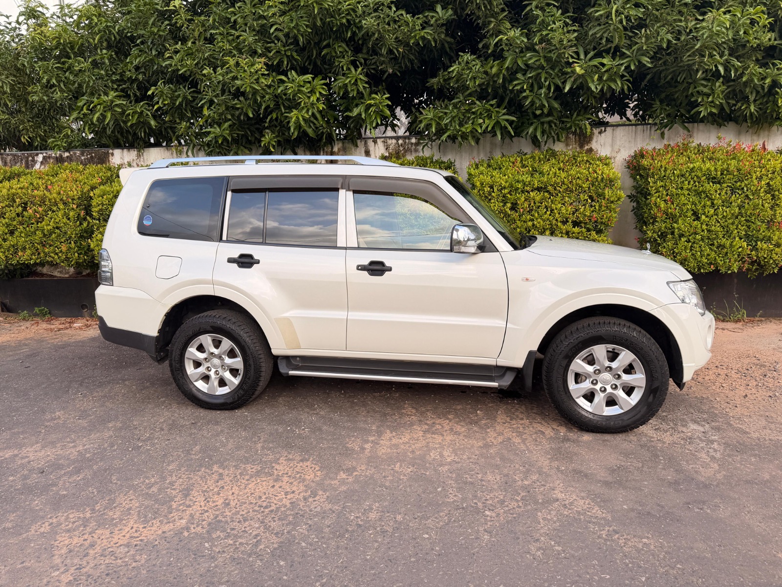 Mitsubishi Montero 2013
