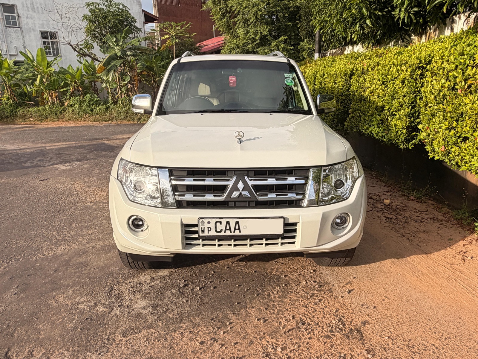 Mitsubishi Montero 2013