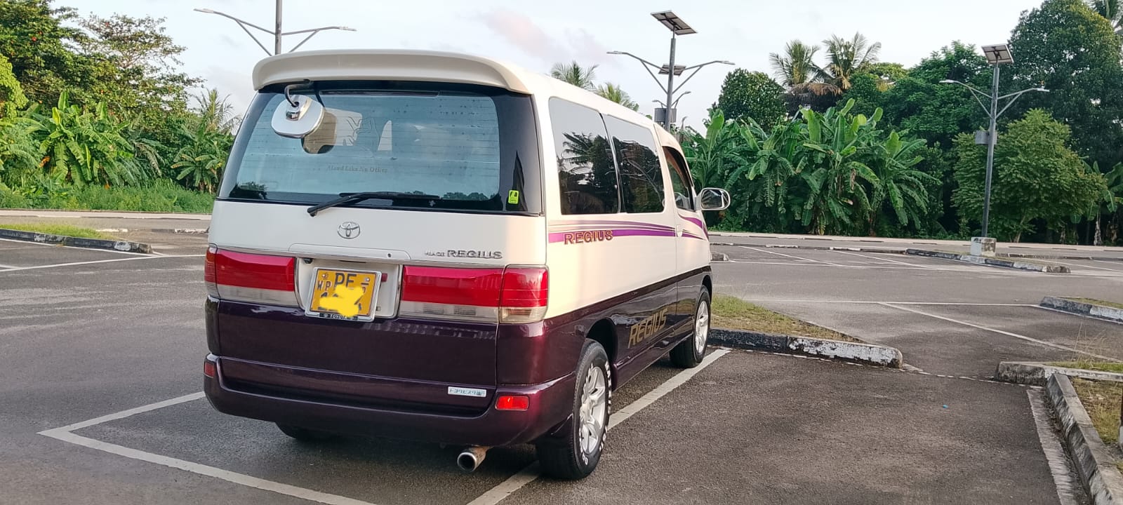 Toyota Regius 2002