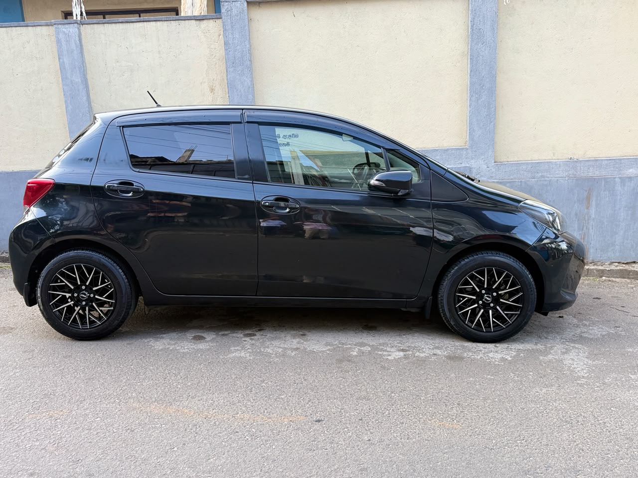 Toyota Vitz 2016