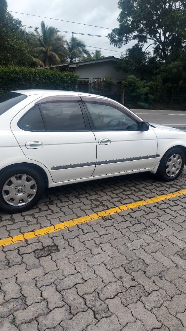 Nissan Sunny Ex Saloon 1999