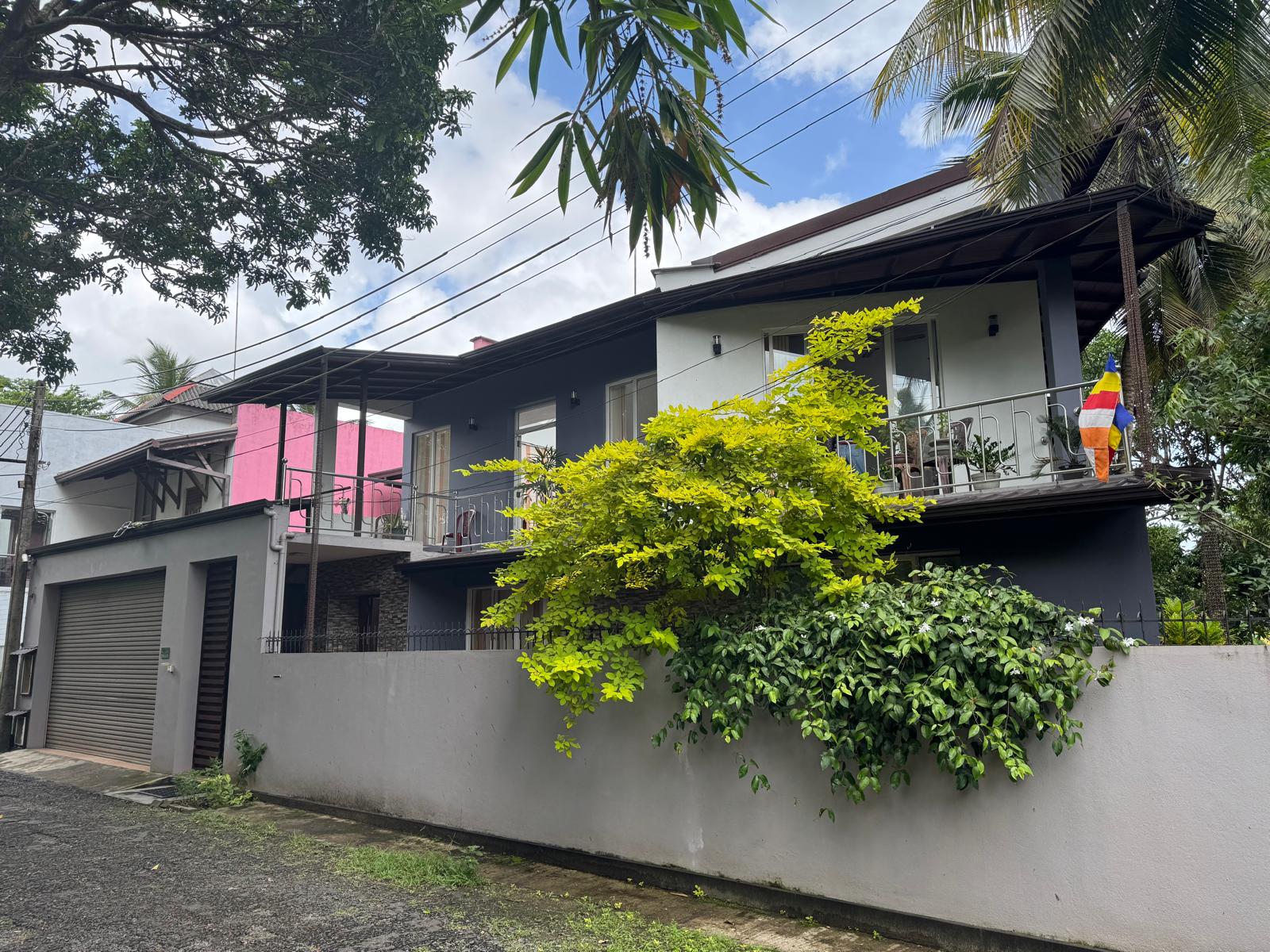 Modern 5-Bedroom House for Sale Near Thalawathugoda