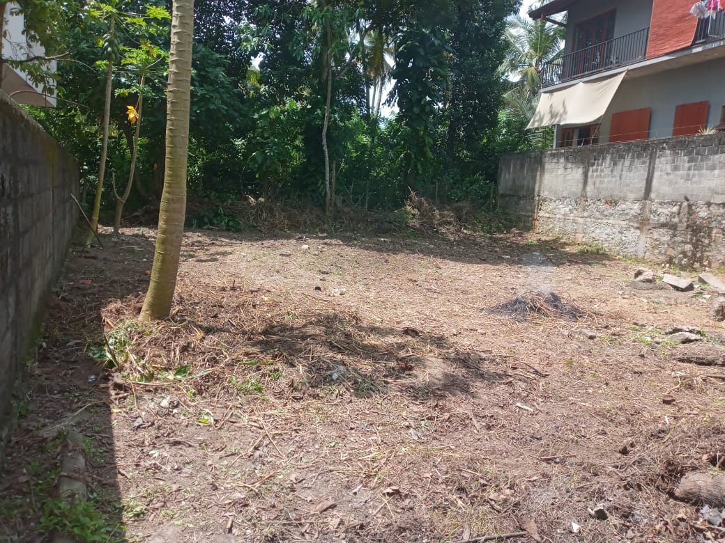 Land for Sale in Homagama 10p