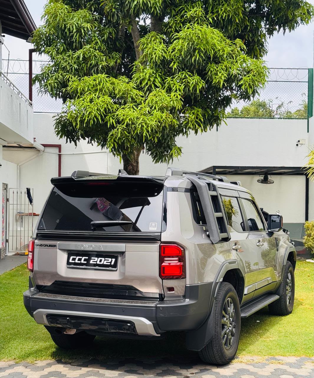 Toyota Land Cruiser Prado 2024