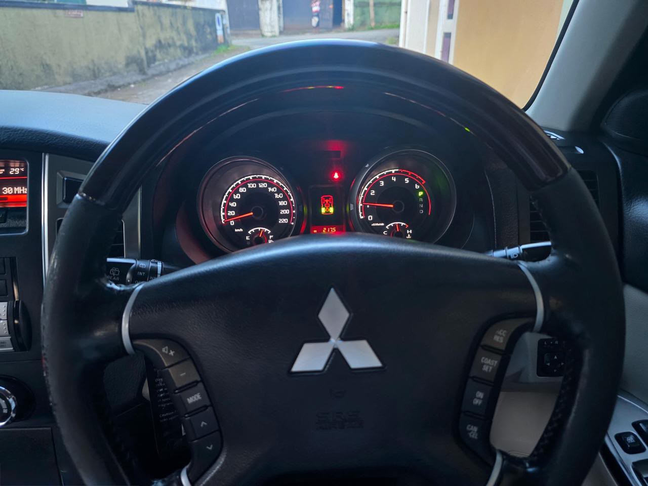 Mitsubishi Montero 2015