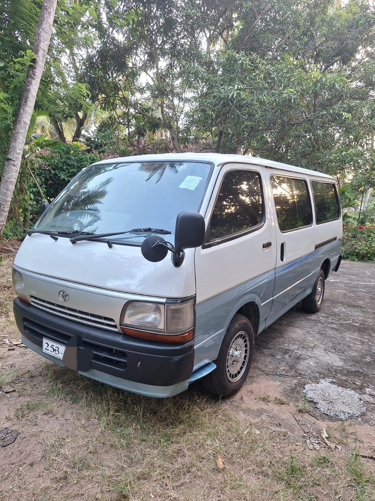 Toyota Dolphin 1995