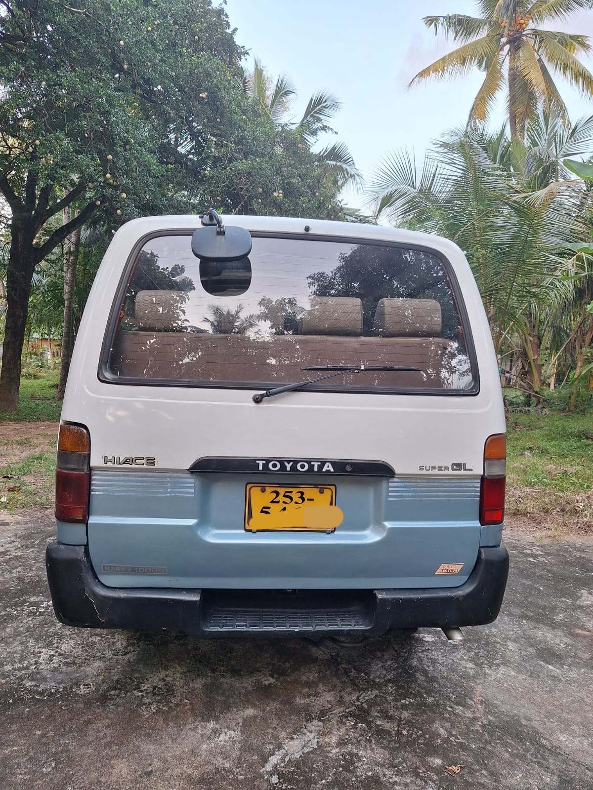 Toyota Dolphin 1995