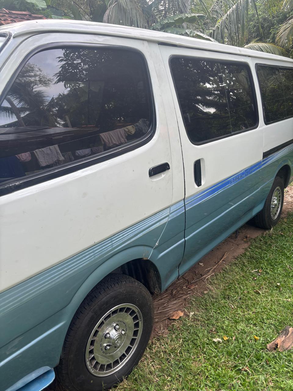 Toyota Dolphin 1995