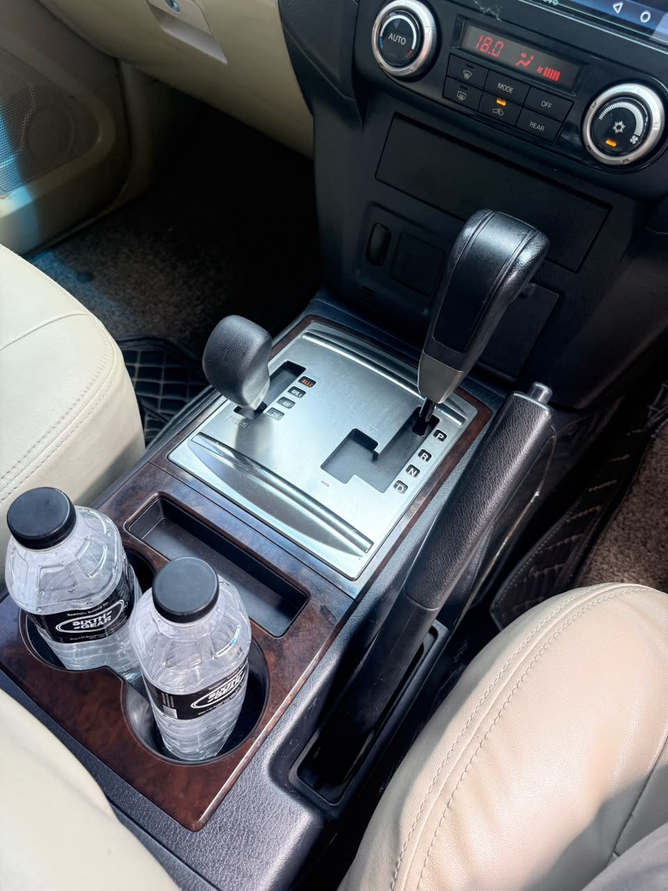 Mitsubishi Montero V98 2013