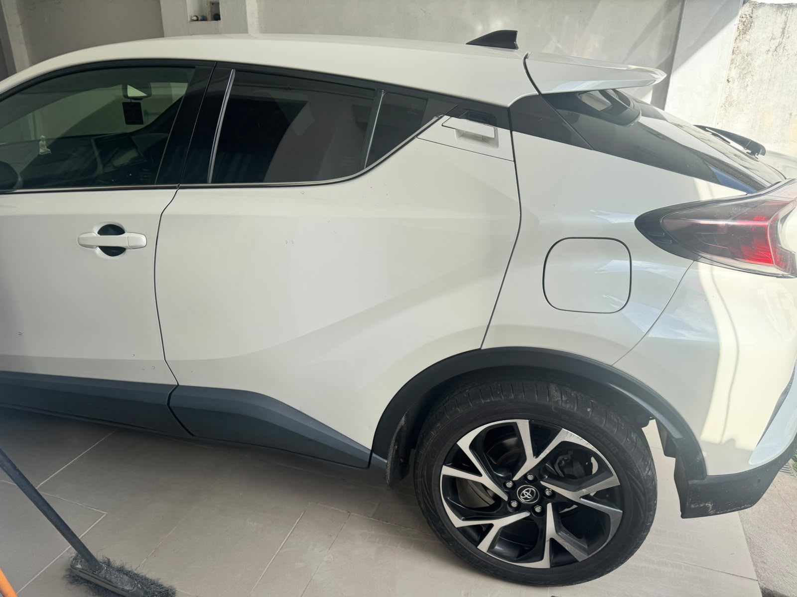 TOYOTA C-HR 2017